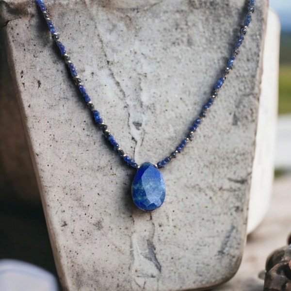 Collier perles Lapis Lazuli et Spinelles noires facettées