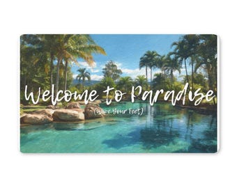 Willkommen im Paradies Pool Szene Fußmatte | Tropisches Palmenresort Design