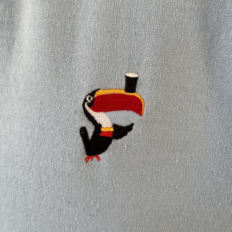 Pull unisexe brodé Toucan Stout. Sweat-shirt brodé « Belle journée pour une bière Guinness » à la vitamine G. image 2