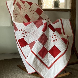 White and Red Square / Checkerboard Quilt Pattern, pdf, easy sewing, starter instructions, beginners, step by step instructions and photos