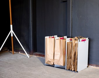Porte-sac en papier écologique. Conception durable, tailles multiples, déchets, recyclage, durable.