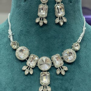 Kundan Choker Set: Indian Bridal Jewelry, Polki Necklace, Maang Tikka