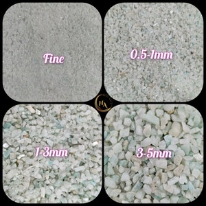 May include: A collage of four images showcasing aquamarine-colored gravel in varying sizes. The top left image displays fine gravel, while the others show gravel ranging from 0.5-1mm, 1-3mm, and 3-5mm. The text labels the size of the gravel.