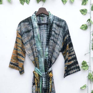 Kimono Tie Dye, Roupa Boho Artesanal para Festivais, Quimono Vintage com Patchwork Tie Dye, Saída de Praia, Roupão de Praia SKT 12