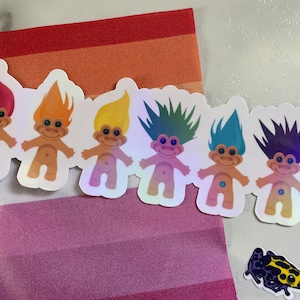 Holographische wasserdichte Vinyl-Aufkleber | 90er Baby Nostalgie | Regenbogen LGBTQ+ Queer Pride Troll Aufkleber