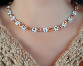 Collana di fiori realizzata a mano 41+4cm | fatto a mano | accessori donna | gioielli | perle | primavera | ragazza | coquette
