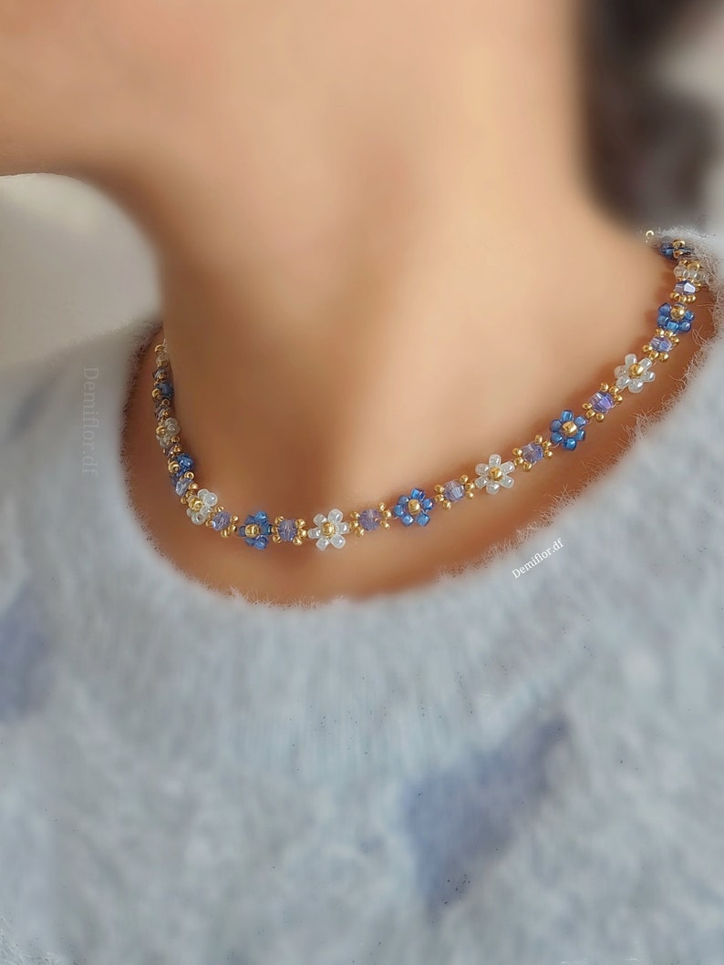 Collana di fiori blu realizzata a mano 414cm girocollo fatto a mano accessori donna, ragazza gioielli di perle collana floreale immagine 4