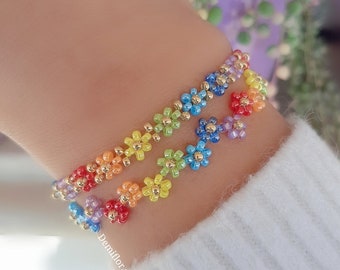 Set 2 Bracciali di fiori arcobaleno | mini fiori di perle | gioielli artigianali | bracciale floreale margherite | Bracciale arcobaleno