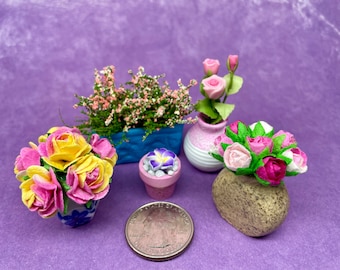 Lot de 5 plantes/fleurs miniatures en pot, thème rose, mini plantes, mini fleurs, plantes miniatures en pot, échelle 1:12