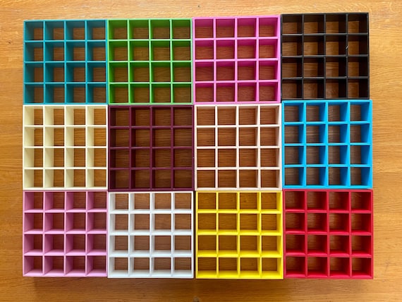 Miniature bookshelf, 16 grid, wood, scale 1:12, painted in various colors, dollhouse shelf, miniature shelf, 6x6x2