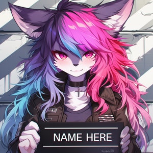 Peut inclure: Un personnage d'anime &agrave; fourrure avec des cheveux bleus et roses, portant une veste en cuir noire et un collier en argent avec un pendentif en forme de croix. Le personnage tient une pancarte qui dit "NAME HERE".
