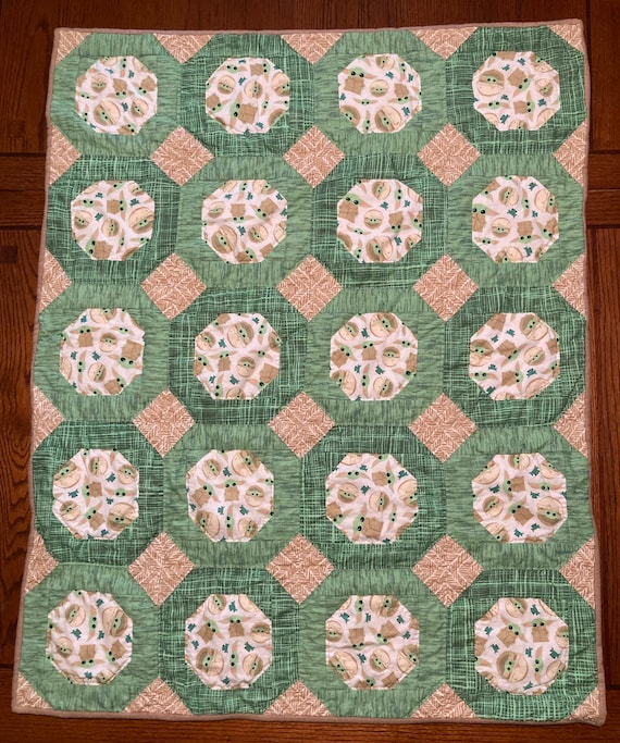 Octagon Baby Yoda Quilt