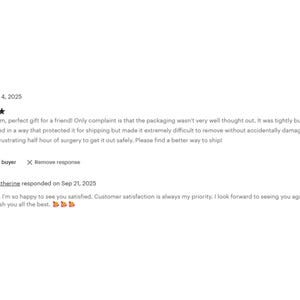 a text message conversation between a buyer and a seller. The buyer is expressing their dissatisfaction with the product, specifically the packaging, and the seller is responding to the buyer's concerns. The conversation appears to be a customer service interaction, with the seller acknowledging the buyer's feedback and offering a resolution.
