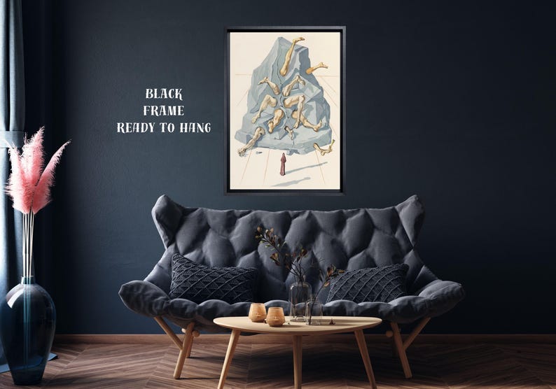 Op de afbeelding: Een ingelijste kunstdruk met een surrealistische illustratie. Het kunstwerk toont figuren die uit een geometrische structuur tevoorschijn komen, met een klein, rood object aan de basis. De woorden "BLACK FRAME READY TO HANG" staan op de muur gedrukt. De print wordt boven een grijze bank weergegeven.