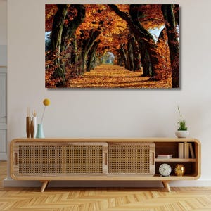 Arte su tela con strada autunnale, sentiero nella foresta autunnale, foglie colorate