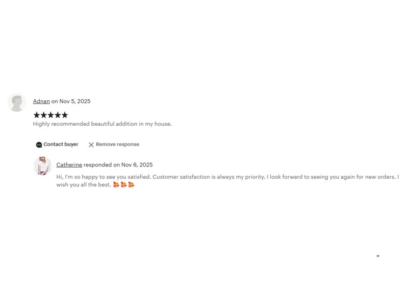 a text-based review of a service or product, with a rating of 5 stars and a response from a customer. The review discusses the service's recommendation and the customer's satisfaction.