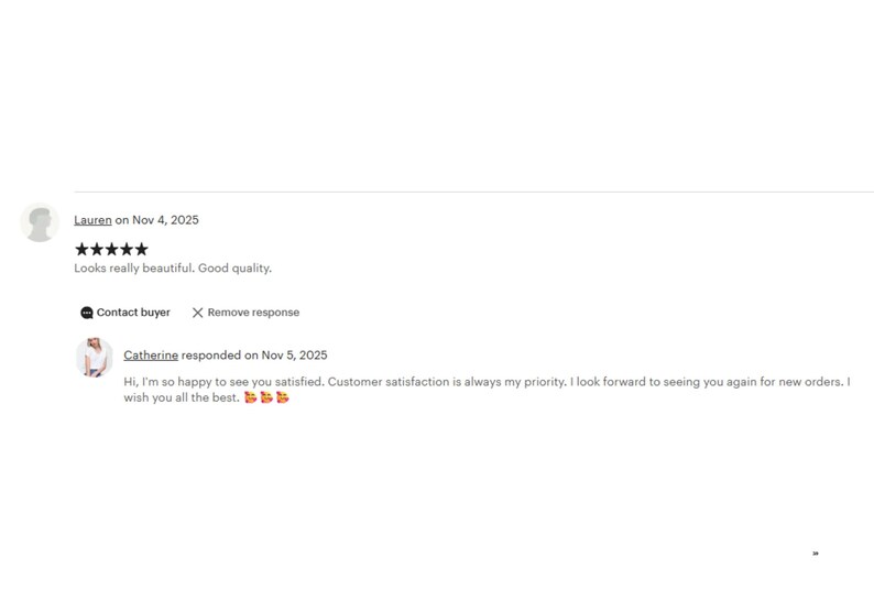 a screenshot of a social media post or review, with a rating of 5 stars and a comment from a customer expressing their satisfaction with the product or service.