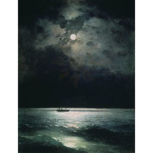 以下が含まれることがあります： 月明かりの海景を描いた、暗く劇的な絵画。満月が雲を通して輝き、水と小さなボートを照らしています。波が見え、全体的な雰囲気は神秘と静けさです。