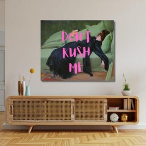 Retrato artístico alterado "Don't Rush Me", arte mural femenino, impresión de galería de moda, póster de grafiti rosa, pintura vintage, decoración de pared maximalista