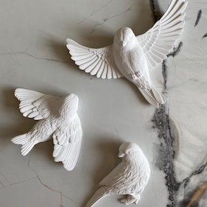 Decoración de pared de gorrión volador: conjunto de 3 esculturas modernas de pájaros