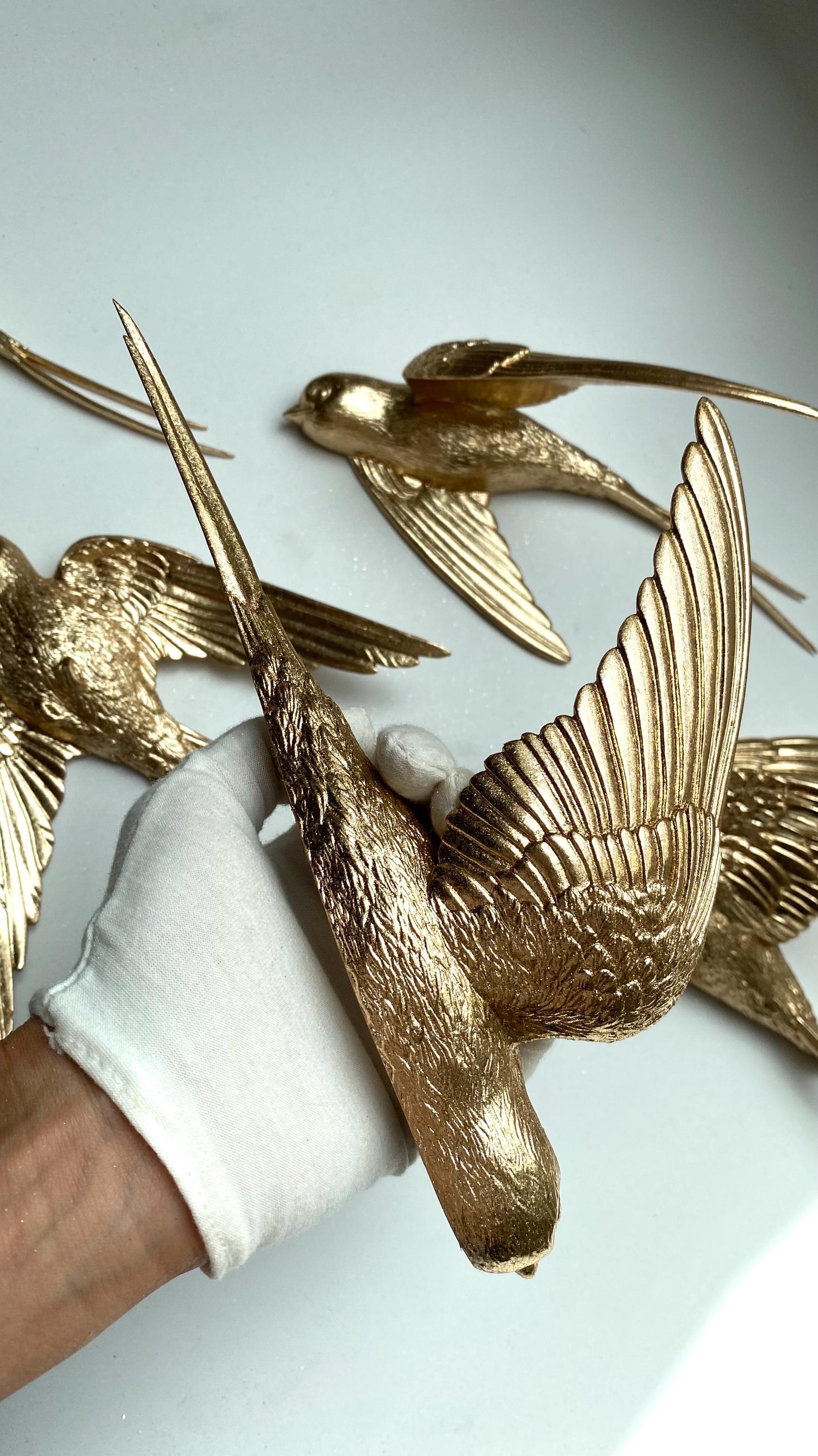 AMOIENSIS Swallow Wall Sculpture Set Of 2 - 3D Gold Bird Wall Art, Resin Hanging Decor For Living Room, Bedroom, Cafe