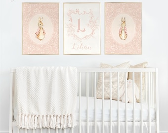 Personliga Peter Kanin Barnrumstavlor, Set med 3 Vintage Blommig Rosa, Monogram, Namn, Utskrivbara