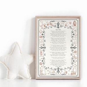 Pode incluir: Uma arte de parede imprimível com tema do Winnie the Pooh que apresenta um poema sobre amizade e aventura. O poema é cercado por ilustrações do Winnie the Pooh e seus amigos, incluindo Piglet, Eeyore, Tigger e Coruja. O poema diz: "O que quer que eu faça, ele quer fazer. Para onde você vai hoje? diz Pooh. Vamos juntos, diz Pooh. O que é duas vezes? eu disse a Pooh. Exatamente o que penso, diz Pooh. Não foi uma soma fácil de fazer. Vamos procurar dragões, eu disse a Pooh. Cruzamos o rio e encontramos alguns. Esses são dragões, disse Pooh. É isso que eles são, disse Pooh, disse ele. É isso que eles são, Pooh. Vamos assustar os dragões, eu disse a Pooh. Não tenho medo, disse Pooh. E eu segurei sua pata e gritei: 'Aí, velho dragão bobo!' e eles o espantam. Eu não tinha medo, disse Pooh. Nunca tenho medo com você. Onde quer que eu esteja, sempre tem Pooh. Tem Pooh e eu. O que eu faria? eu disse a Pooh. Se eu estiver preso, por uma vez, mas duas. Podemos ficar juntos, diz Pooh, diz Pooh. É assim que é, Pooh."