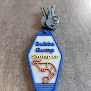 Porte-Clés  Forrest Gump : Transportez l'Esprit de Bubba Gump Shrimp Co. Partout avec Vous dans un style Motel