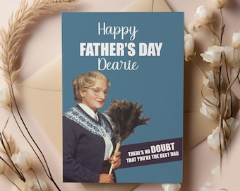 Pode incluir: Um cartão azul com uma foto de uma mulher segurando um espanador de penas. O cartão diz "Feliz Dia dos Pais Querido" e "Não há dúvida de que você é o melhor pai."