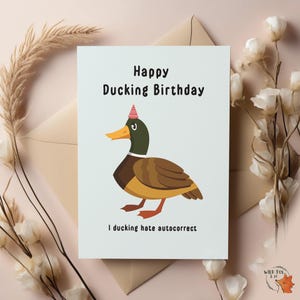 Feliz cumpleaños, patito / Tarjeta de cumpleaños divertida para tu mejor amigo, novio, esposo, mamá, papá, hermano mayor o hermana / Autocorrección