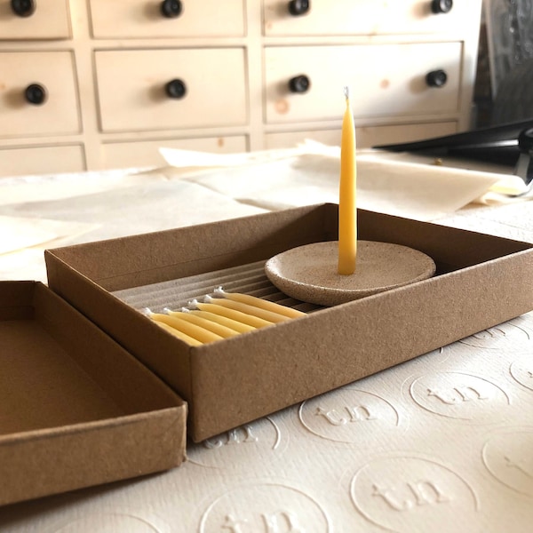 Juego de pequeñas velas cónicas de cera de abeja / Hechas a mano en Escocia / Velas de 20 minutos / Mindfulness / Hygge