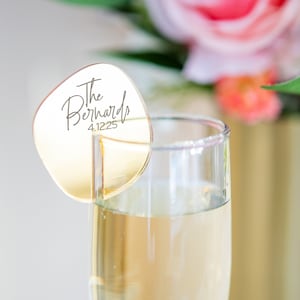 Marque-place avec nom de mariage, breloque pour boisson, forme moderne irrégulière, Wabi Sabi, cadeau de fête, carte de nom, étiquettes pour numéros de table, verres à boisson