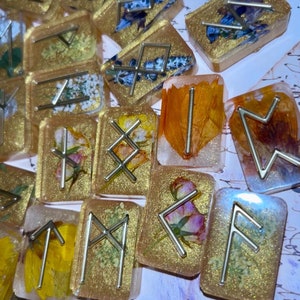 The Midas Touch • Runes | Divination - Custom
