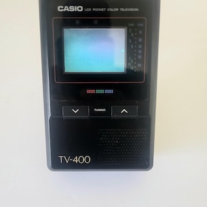 Televisor portátil Casio TV-400T LCD a color de bolsillo. ¡Probado y funciona!