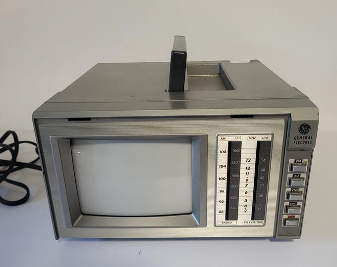 Vintage GE 1980s Portable Color Spacemaker Television With Am/fm RADIO ...