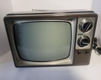 RCA 12" B&W TV Model CJR 121W tv. Tested and it works!