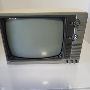 Philco 1984 Television Model B424SWH02. Tested and it works!