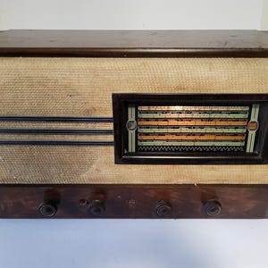 1946 Vintage Phillips USA model 597AN. Tested and it works. Restoration project!