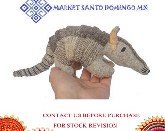 Peluche de armadillo de lana hecho a mano - Animal de peluche bordado mexicano