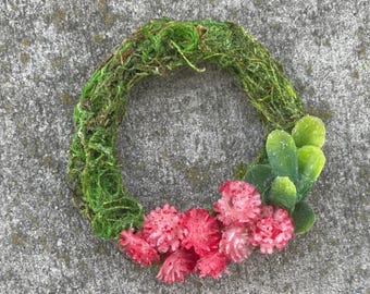 Handmade Miniature Moss Wreath, Red Flowers, Dollhouse Fairy Garden