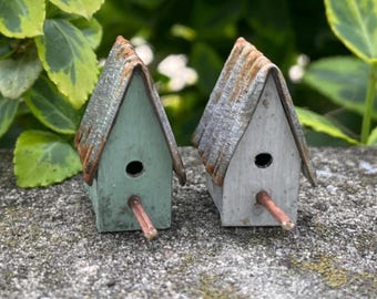 Paar handgefertigte Miniatur-Vogelhäuser, 2,5 cm, Puppenstube oder Indoor-Feengarten.