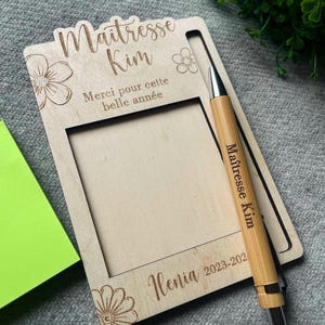 Porta notas adhesivas de madera + bolígrafo grabado / Regalo personalizable para el profesor – fin de curso / Gracias profesor