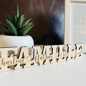FAMILY wall decoration with engraved first names