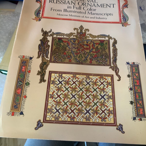 Medieval Russian Ornament in Full Color: From Illuminated Manuscripts