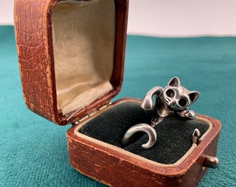 Silver 925 Cat hug ring