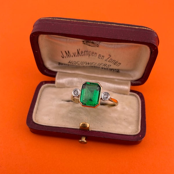 Vintage 18ct Gold Green Paste & Diamond Ring