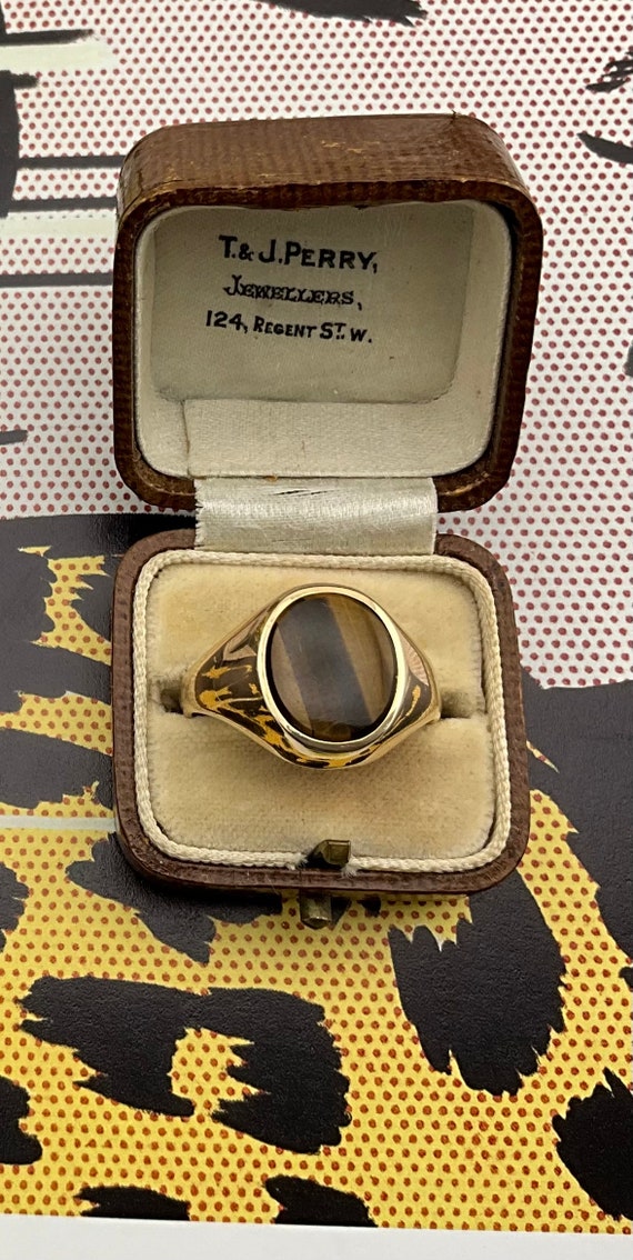 Vintage 9ct gold tigers eye signet ring, 1970/71
