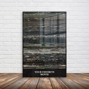 Op de afbeelding: Een rechthoekig ingelijst kunstwerk met een dicht, horizontaal patroon van donkere, veelkleurige lijnen en lichtstrepen. Onderaan bevindt zich een zwarte horizontale balk met de witte tekst "YOUR FAVORITE MOVIE" in een strak, schreefloos lettertype.