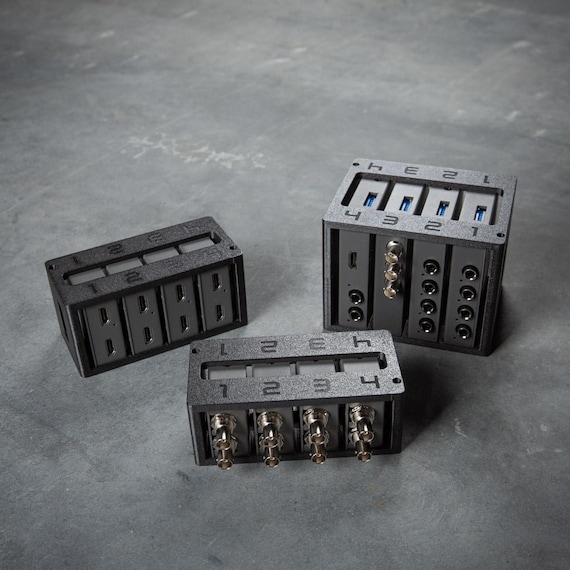 Blackmagic Micro Converter 4個セット Blackmagic Quad Converter Housing – Fits 4 Micro/mini Converters