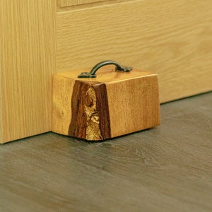 Tope de puerta de nogal hecho a mano con manija de hierro fundido / Tope de puerta estilo granja